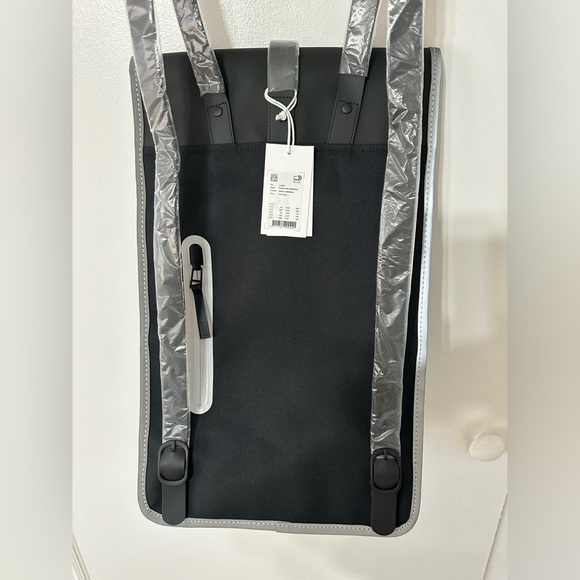 Rains black reflective waterproof backpack - Picture 7 of 9